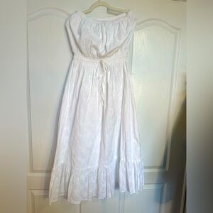 Plum Pretty Sugar- White 💯 cotton straple dress